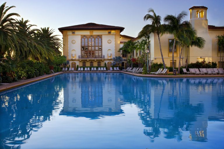 28065233 H1 pool early dusk worked r O 768x512