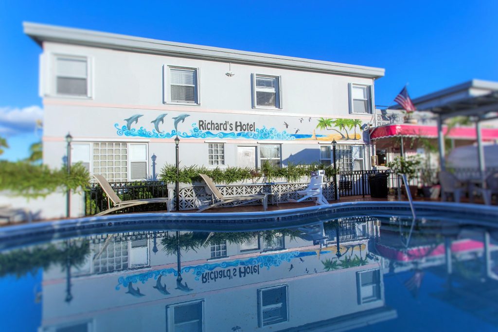 pool view 1024x683